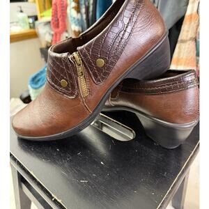 Easy Street Comfort Wave Brown Slip on Shoes Vegan Leather Size 10 M